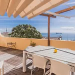 Whome Sunny Terrace Apartment With River Views 아파트