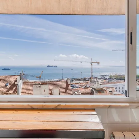 70m2 Tagus River Terrace In Alfama By Lovelystay Апартаменты