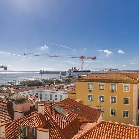 70m2 Tagus River Terrace In Alfama By Lovelystay Апартаменты